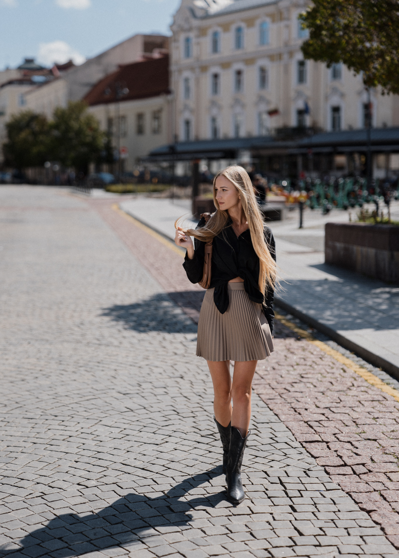 AMSTERDAM PLEATED SKIRT IN BEIGE