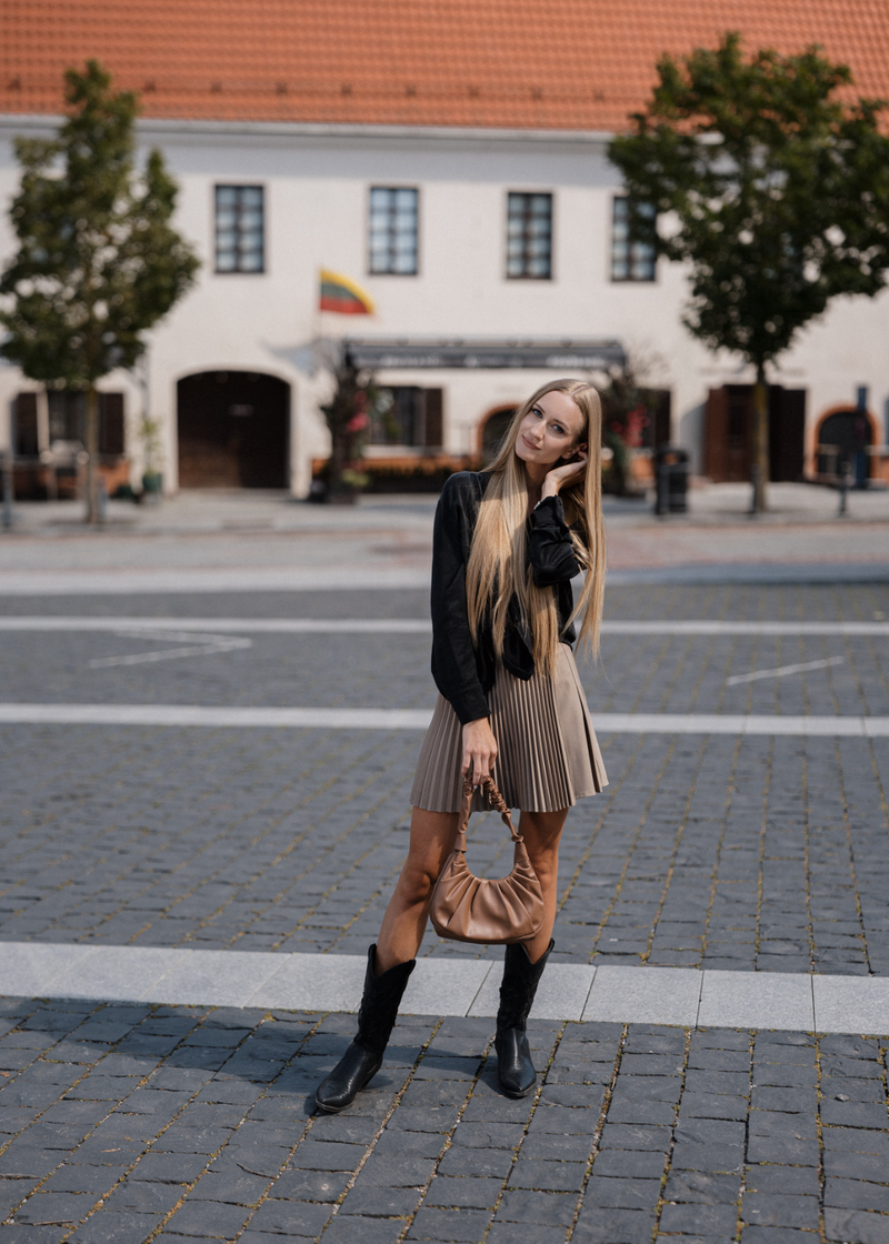 AMSTERDAM PLEATED SKIRT IN BEIGE